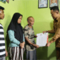 Sejumlah bantuan oleh Dinsos, BAZNAS Purbalingga diserahkan oleh  Bupati Purbalingga, Fahmi Muhammad Hanif, didampingi istri, Syahzani Fahmi Muhammad Hanif, saat kunjungan Senin 13 April 2026.
