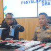 Wakapolres Purbalingga Kompol Agus Amjat Purnomo saat memberikan keterangan pers pengungkapan kasus transaksi obat terlarang  Jumat 24 April 2026.