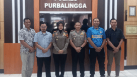 Pengurus Cabang Persaudaraan Setia Hati Terate (PSHT) Kabupaten Purbalingga bersama Kapolres Purbalingga AKBP Anita Indah Setyaningrumdan Wakapolres Purbalingga Kompol Agus Amjat Purnomo usai beraudensi