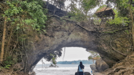 Pantai Karang Bolong