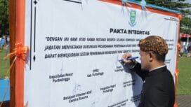 Bupati Purbalingga Fahmi M Hanif tandatangani Pakta Integritas