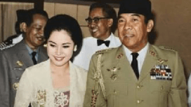 Rekam sejarah mencatat pemimpin pertama Republik Indonesia ini meminang sembilan perempuan sebagai pendamping hidupnya pada rentang waktu berbeda.