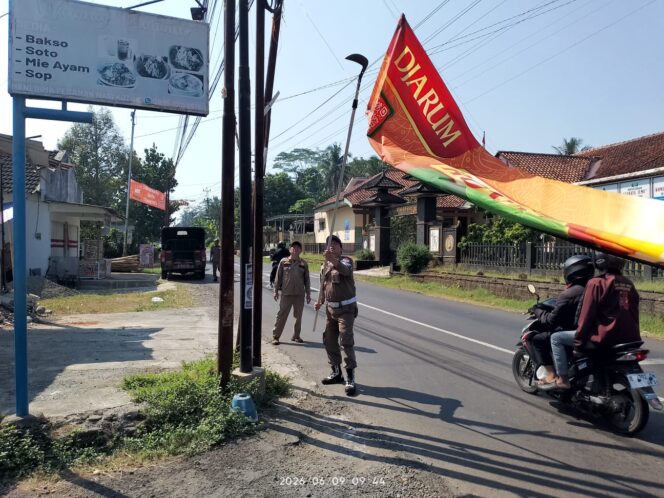 
 51 Reklame Berbagai Jenis Disita Sat Pol PP Purbalingga