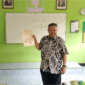 Prasetio, Alumnus SMP Negeri 2 Purbalingga tahun 1982 yang juga Guru Bahasa Jawa di SMP Negeri 3 Purbalingga saat mengajar dalam Kelas Inspirasi IKAPERO Mengajar, Kamis 30 Juli 2026