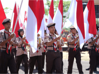 Rangkaian Estafet Tunas Kelapa Purbalingga 2026 berlangsung semarak di Bukateja dengan pertunjukan seni dan penyerahan simbolis kepramukaan.