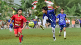 Komite Pembinaan Usia Muda Persatuan Sepakbola Seluruh Indonesia (PSSI) Kabupaten Purbalingga merampungkan Turnamen Liga Mandiri Kelompok Usia 15 Tahun 2026 di lapangan hijau Desa Gembong.
