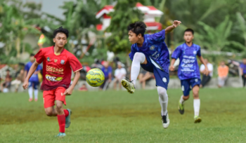Komite Pembinaan Usia Muda Persatuan Sepakbola Seluruh Indonesia (PSSI) Kabupaten Purbalingga merampungkan Turnamen Liga Mandiri Kelompok Usia 15 Tahun 2026 di lapangan hijau Desa Gembong.