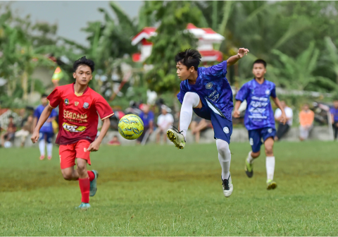 Komite Pembinaan Usia Muda Persatuan Sepakbola Seluruh Indonesia (PSSI) Kabupaten Purbalingga merampungkan Turnamen Liga Mandiri Kelompok Usia 15 Tahun 2026 di lapangan hijau Desa Gembong.